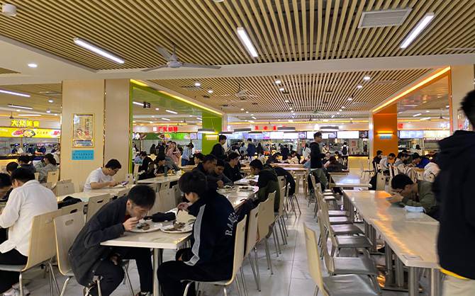 廈門產業園食堂中午開餐現場圖片